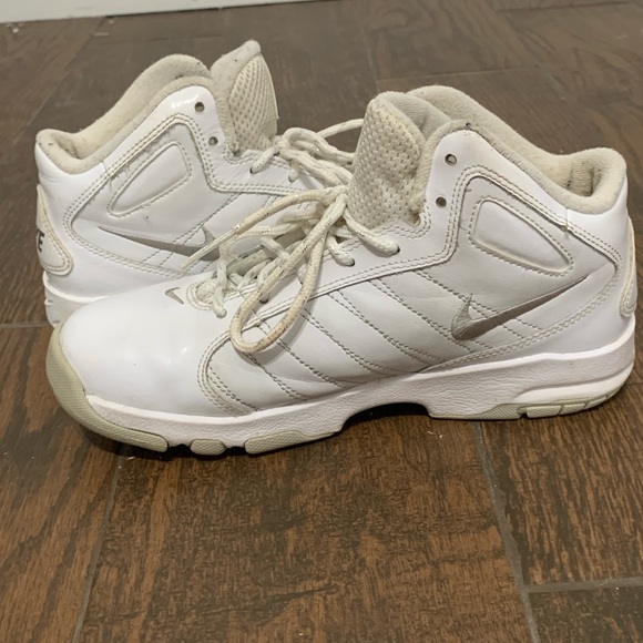 Nikes - Picture 5 of 5